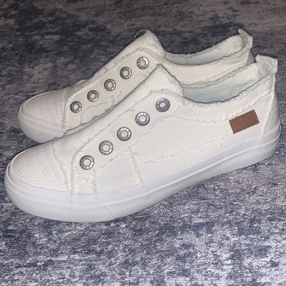 Blowfish Malibu white no lace sneakers slip on